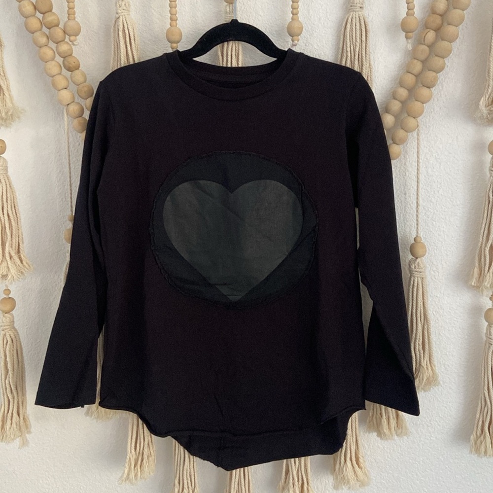 Nununu black patch heart tee shirt long sleeve grunge unisex girls boys 6/7